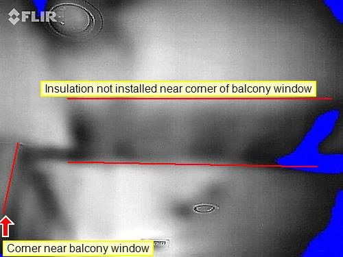 FLIR thermal image of a ceiling corner with blue cold zones, labelled insulation not installed near corner of balcony window.